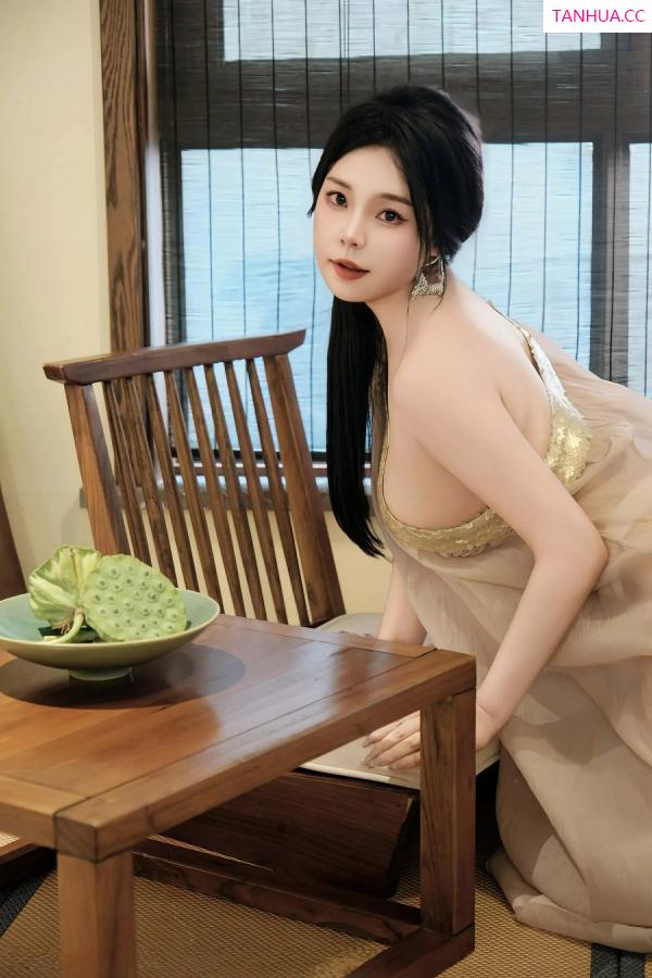   [XiuRen]高清写真图 2025.07.03 No.10500 麦田 透视连衣裙第15张图片